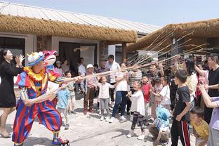 活力满满？火箭菜鸟阿门单场抢到8个前场板 本赛季新秀中最多